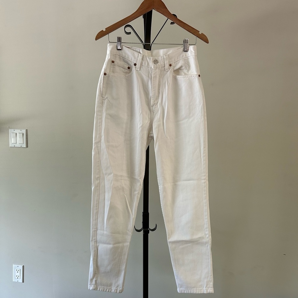 LEVI’S Tapered Fit Petite White Denim Jeans, Size 8.